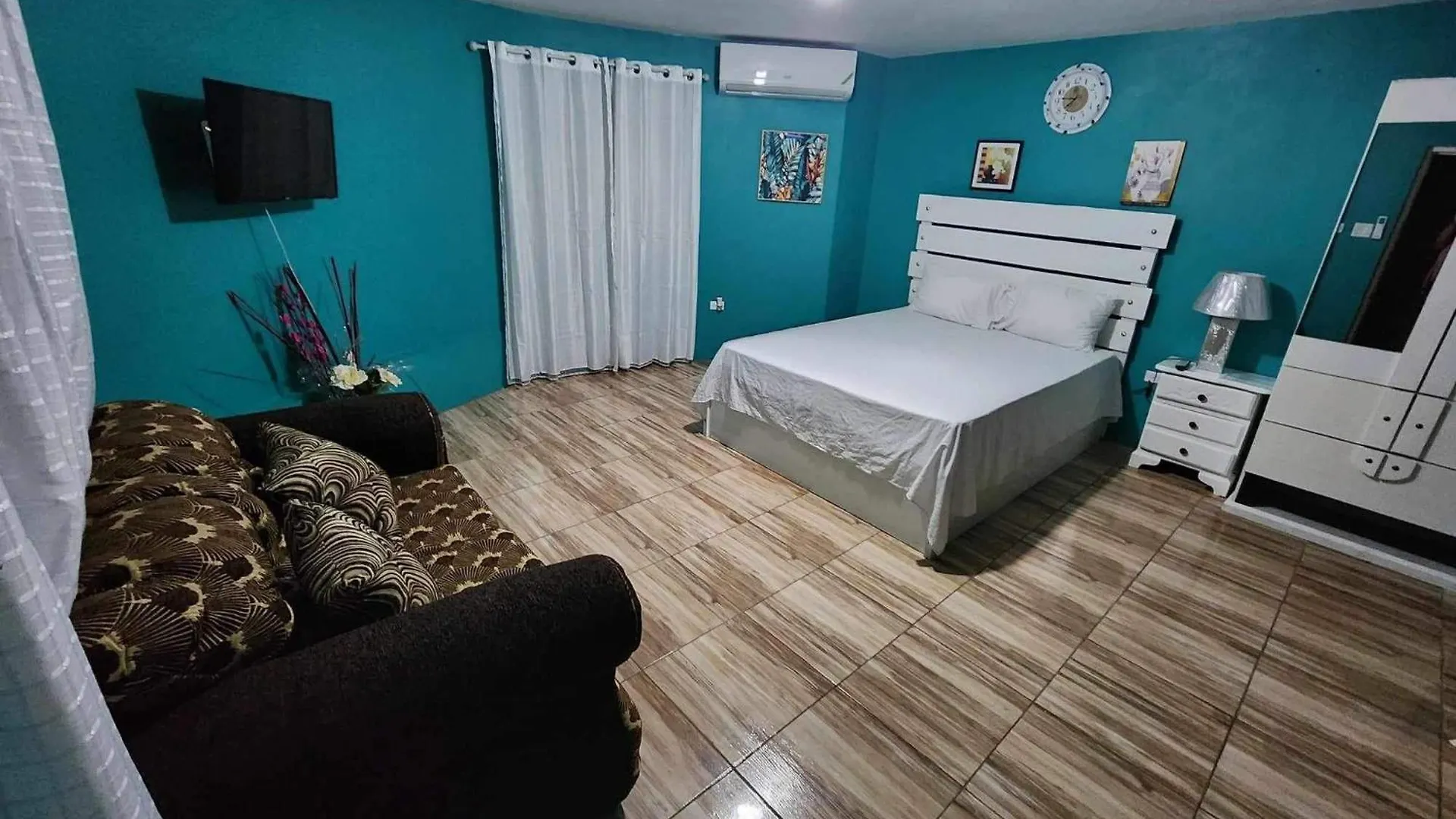 Montego Bay Rooms And Tours 0*, Montego Bay Jamaica